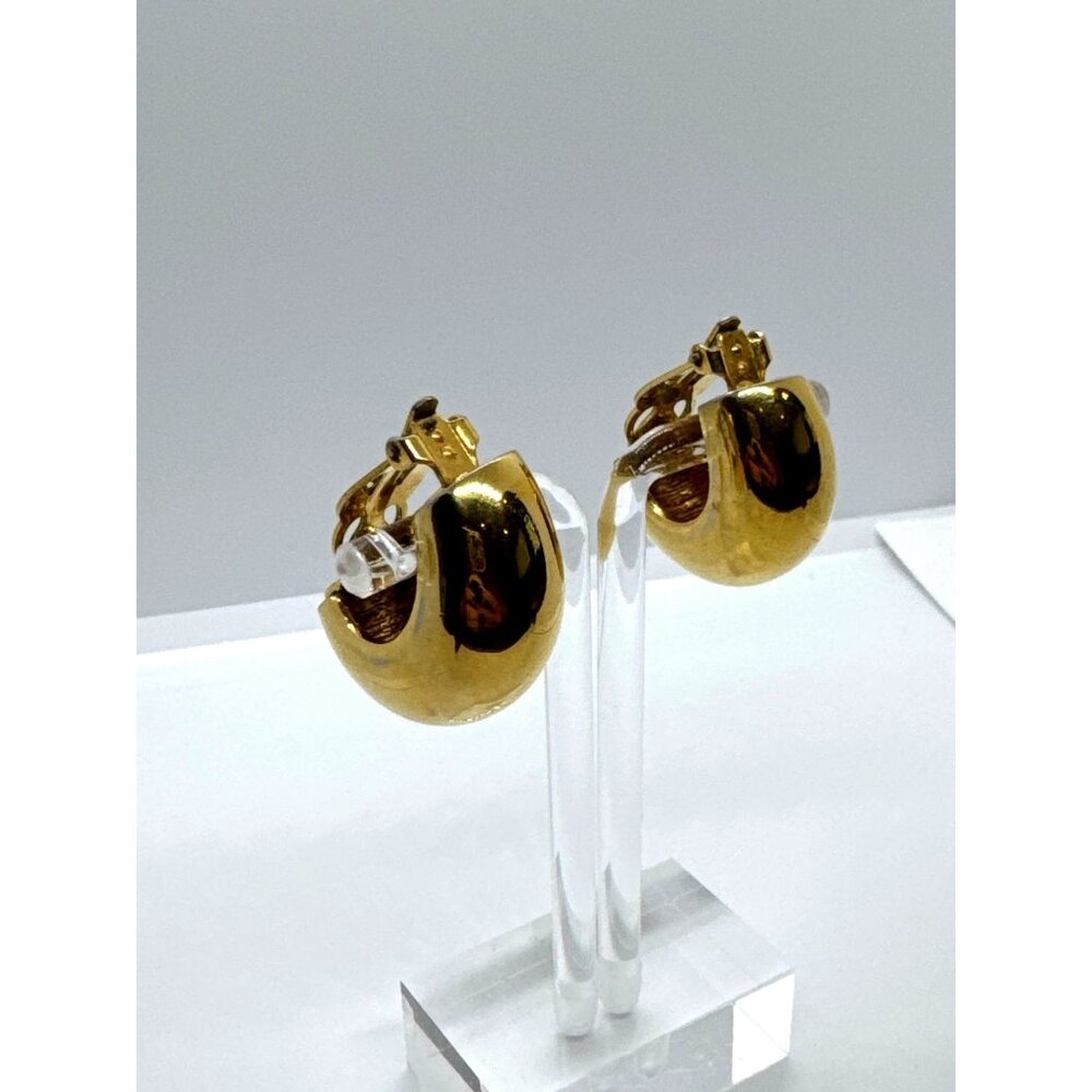 St. John Gold Tone Clip On Hoop Earrings Sculptural Dome Huggie Signed Heavy 28g